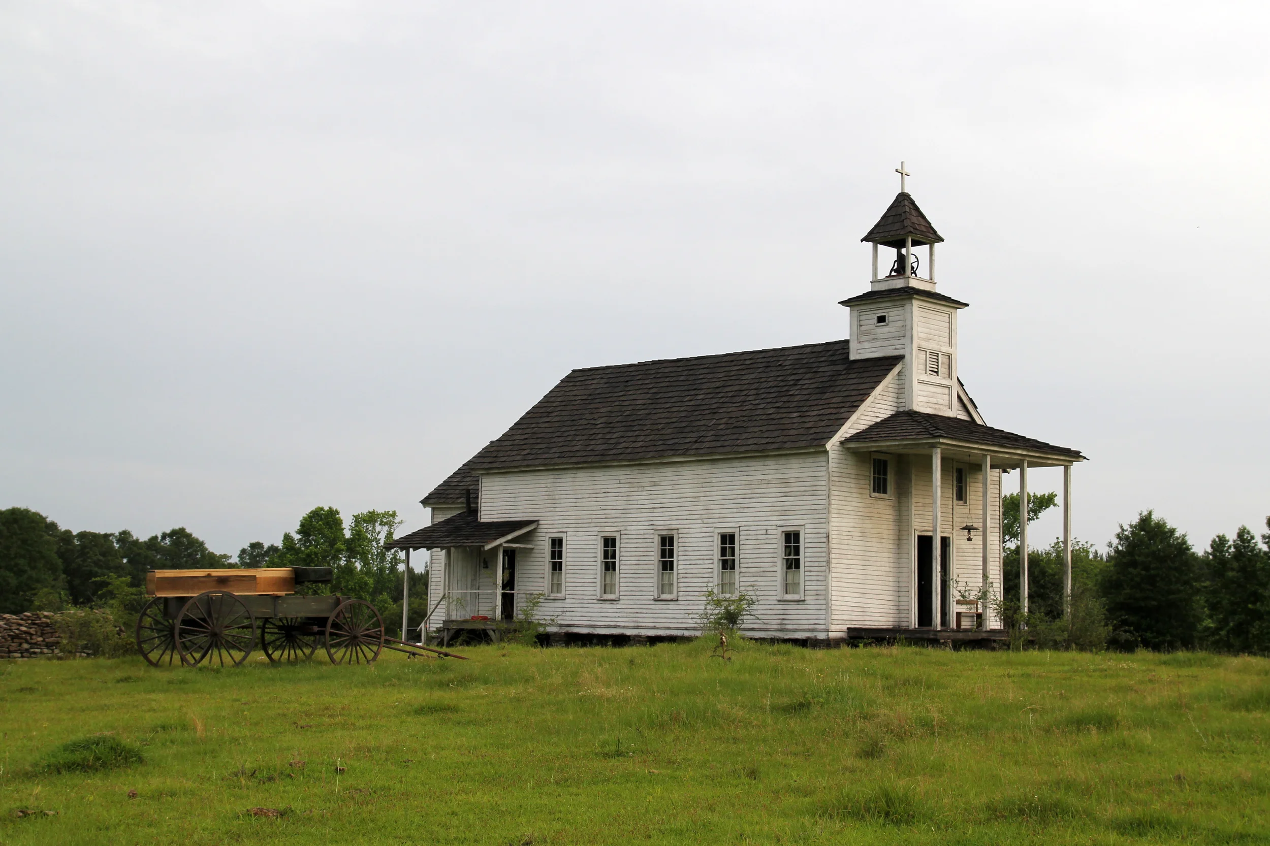 Free State of Jones : Church and Cemetery