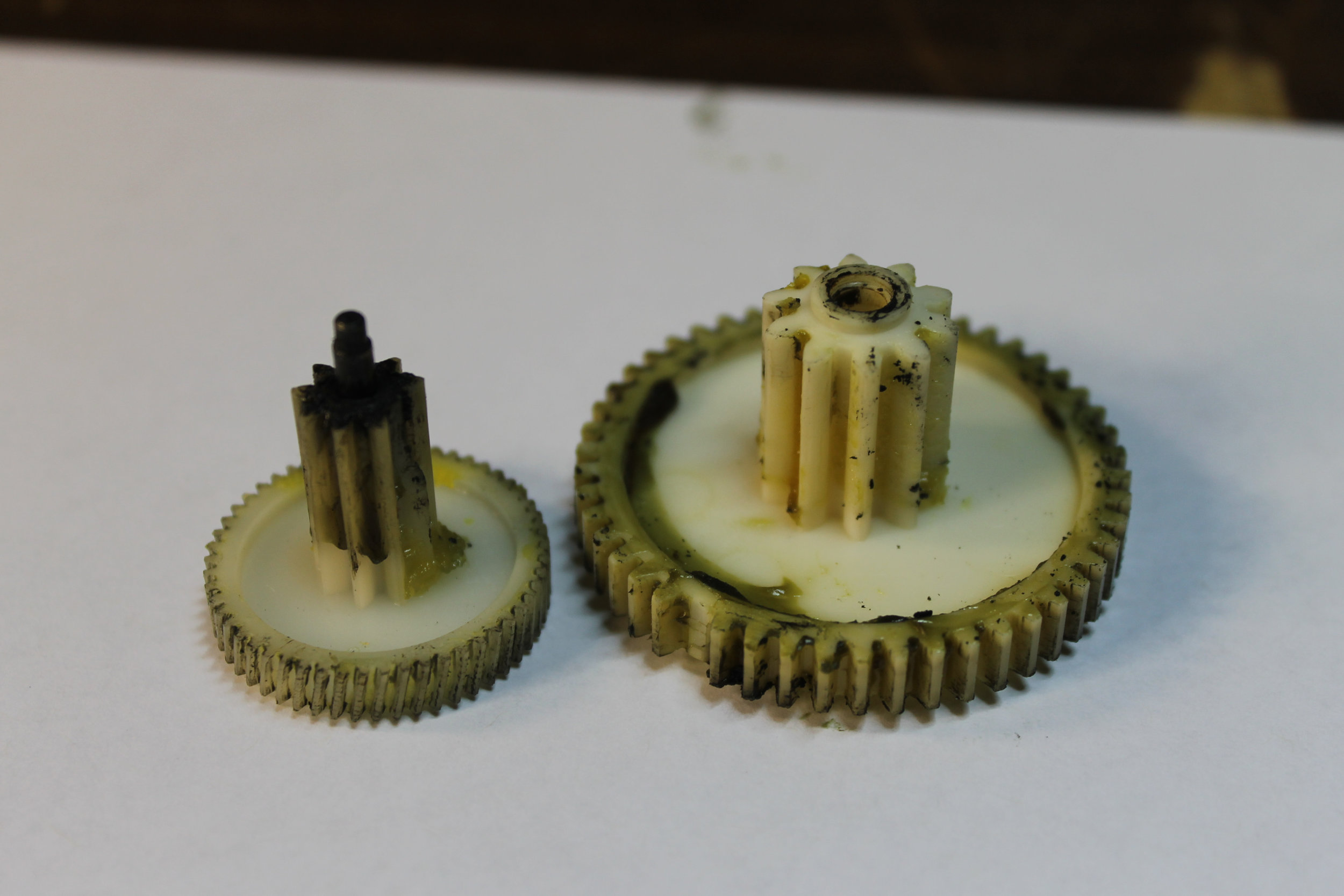 10 - 9pXaPfI - Actuator - Drive and Transmission Gears - Broken Teeth.jpg