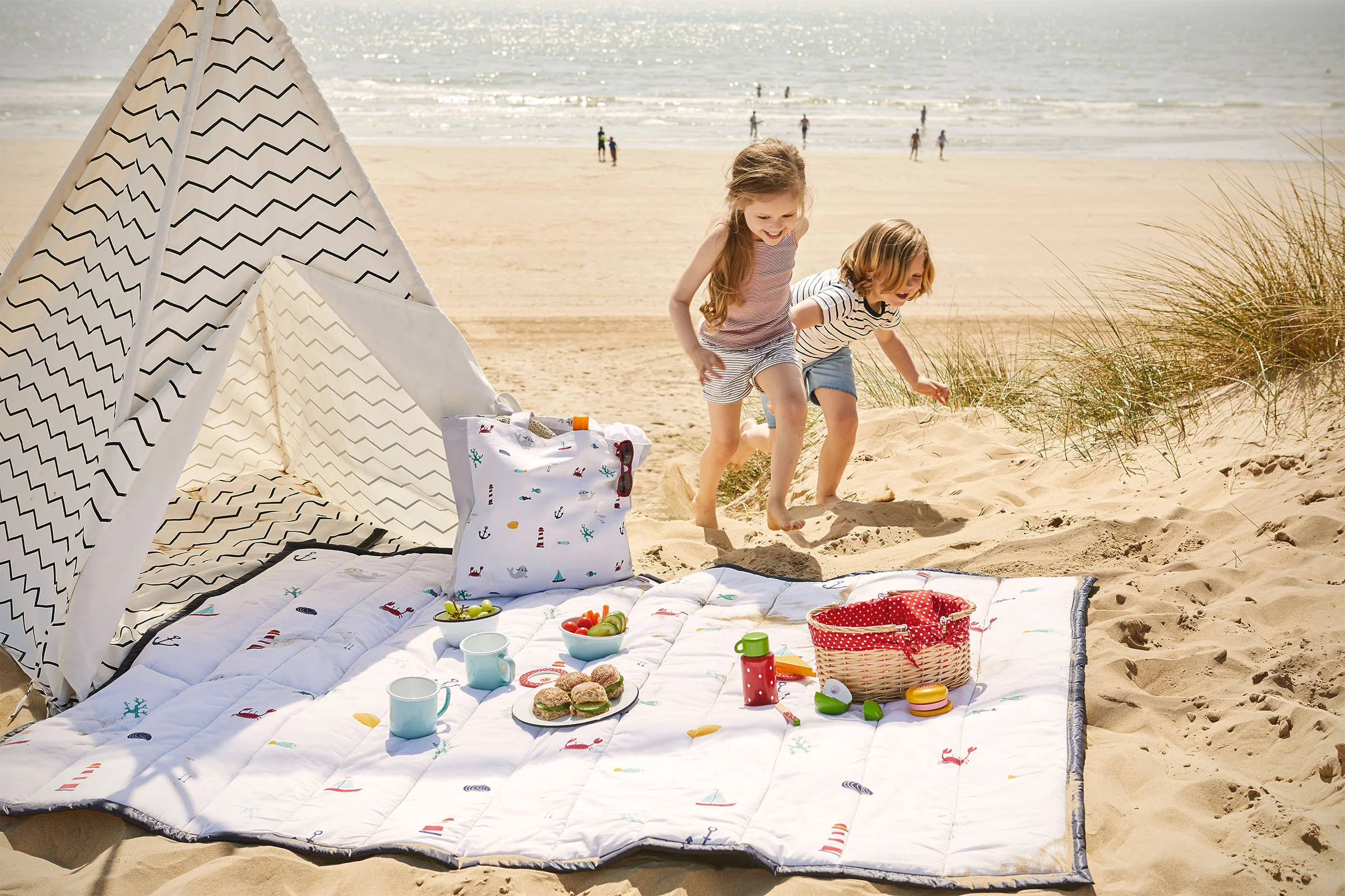 L000_COASTAL_PICNIC_BLANKET_BAG_100.jpg