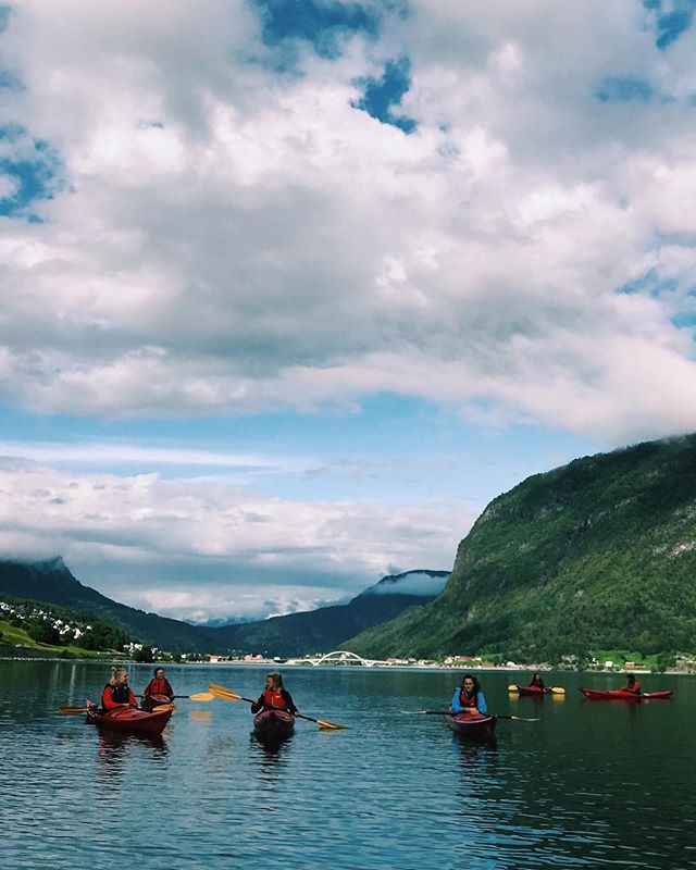 Billettane til dei f&oslash;rste introkursa v&aring;re forsvant fort☄️Men fortvil ikkje, det er n&aring; blitt lagt ut billettar til introkurs havkajakk 14. og 15. september!! 🤩 F&oslash;rste mann til m&oslash;lla🏃🏼&zwj;♀️
.
.
.
Etter kurset f&ari