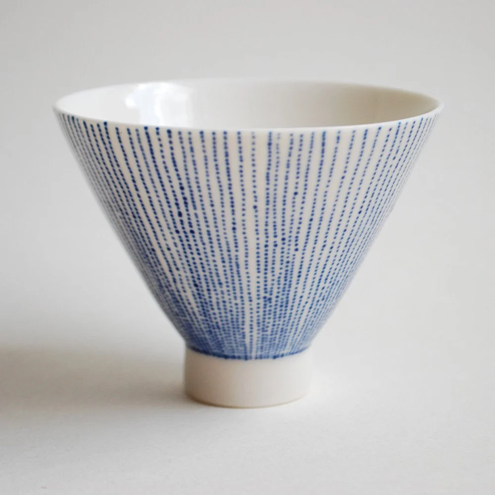 SSS427_dotted_lines_conical_bowl_close.jpg