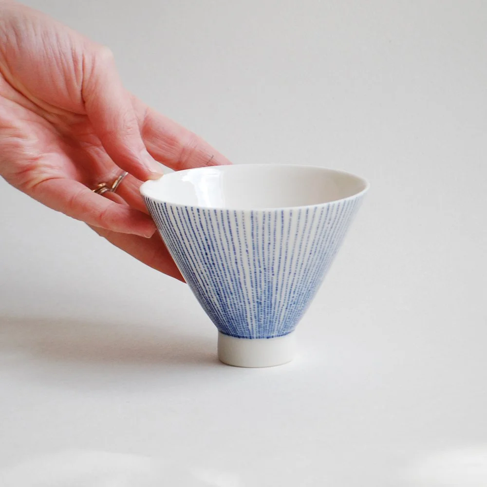 SSS427_dotted_lines_conical_bowl_hand.jpg