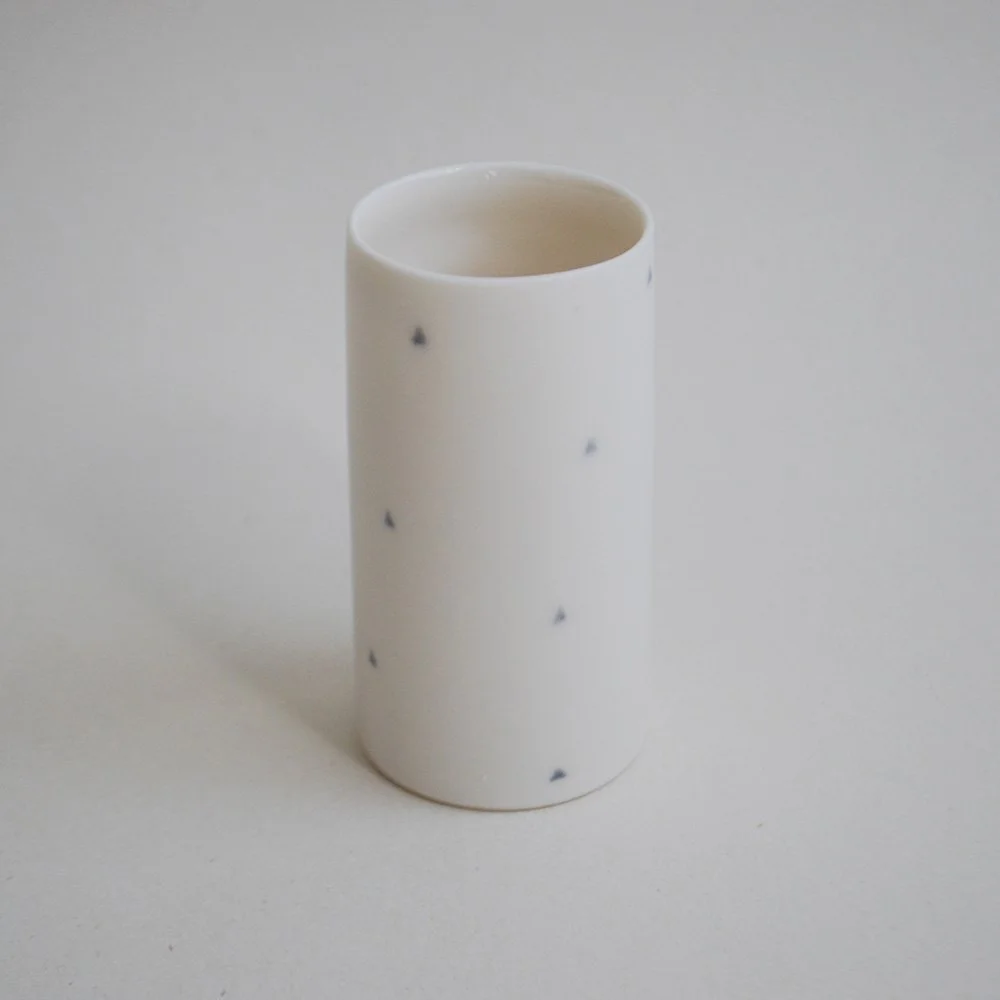 SSS438_mini_tri_little_vase_close.jpg