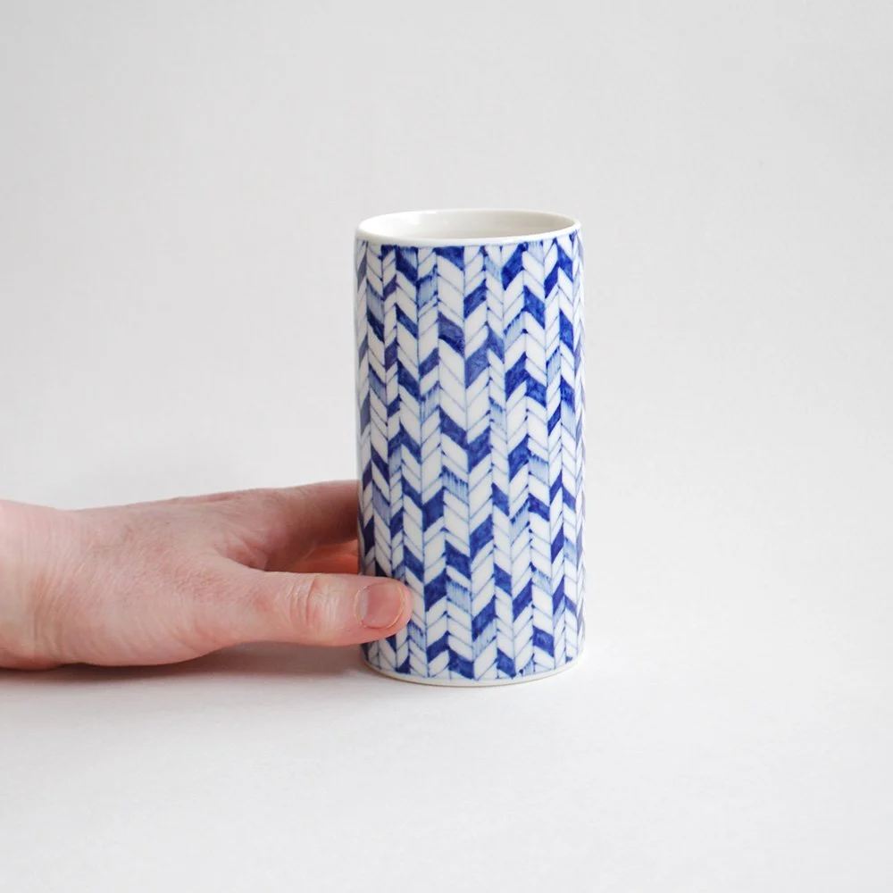 SSS449_knit_vase_hand.jpg