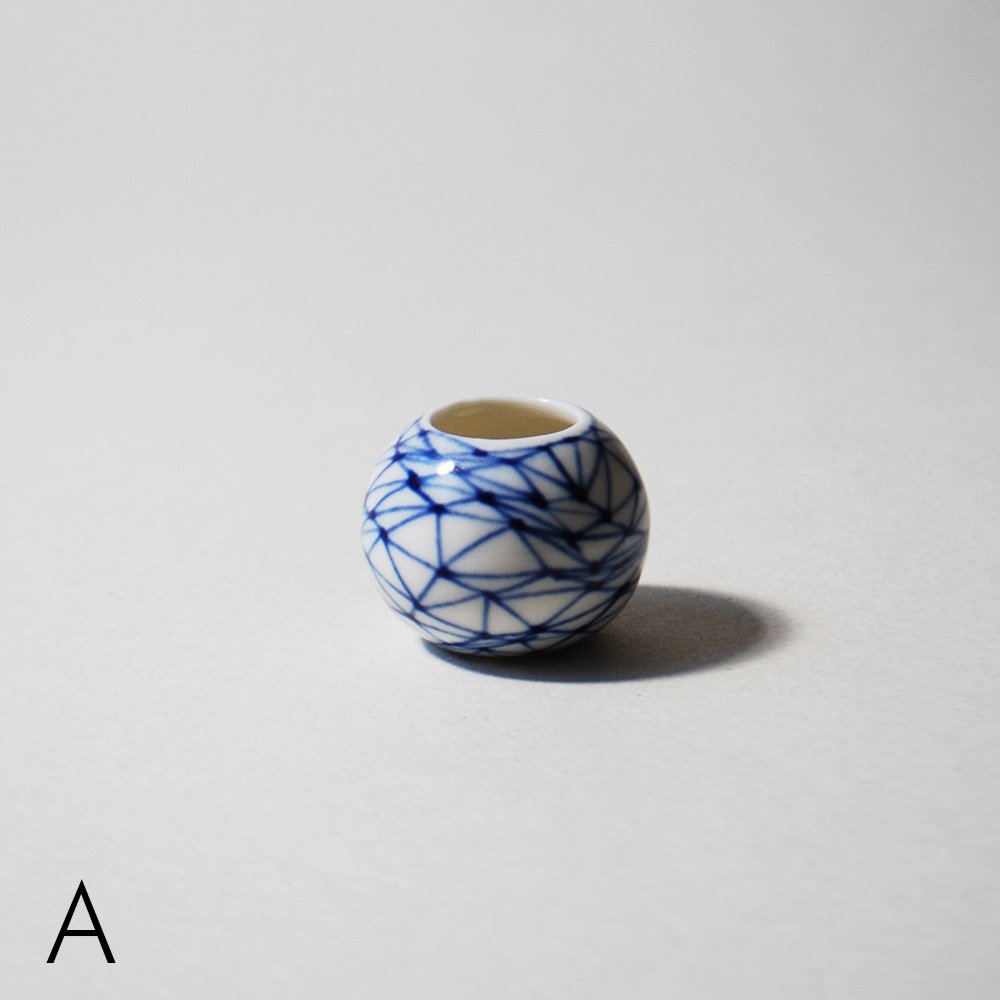 tiny_moon_undulating_net_A_131224.jpg