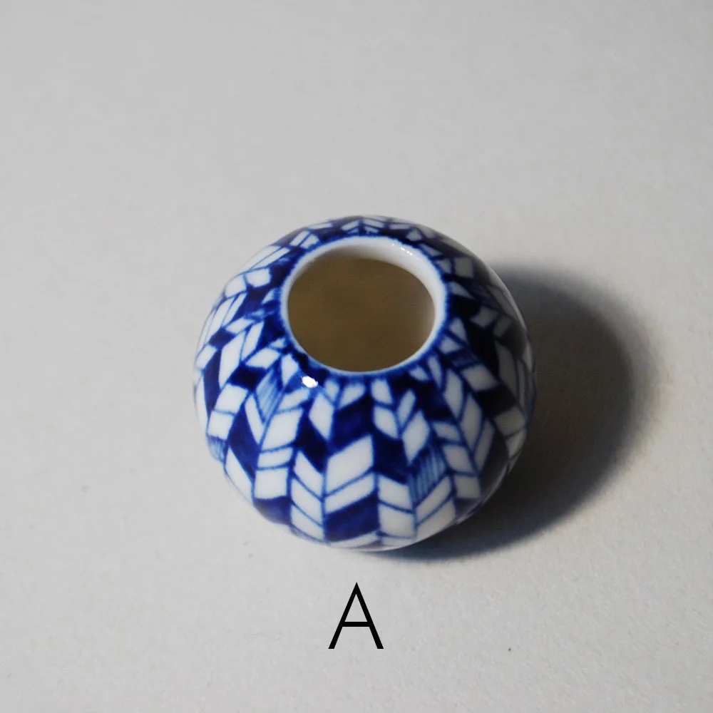tiny_moon_knit_A_131224_above.jpg