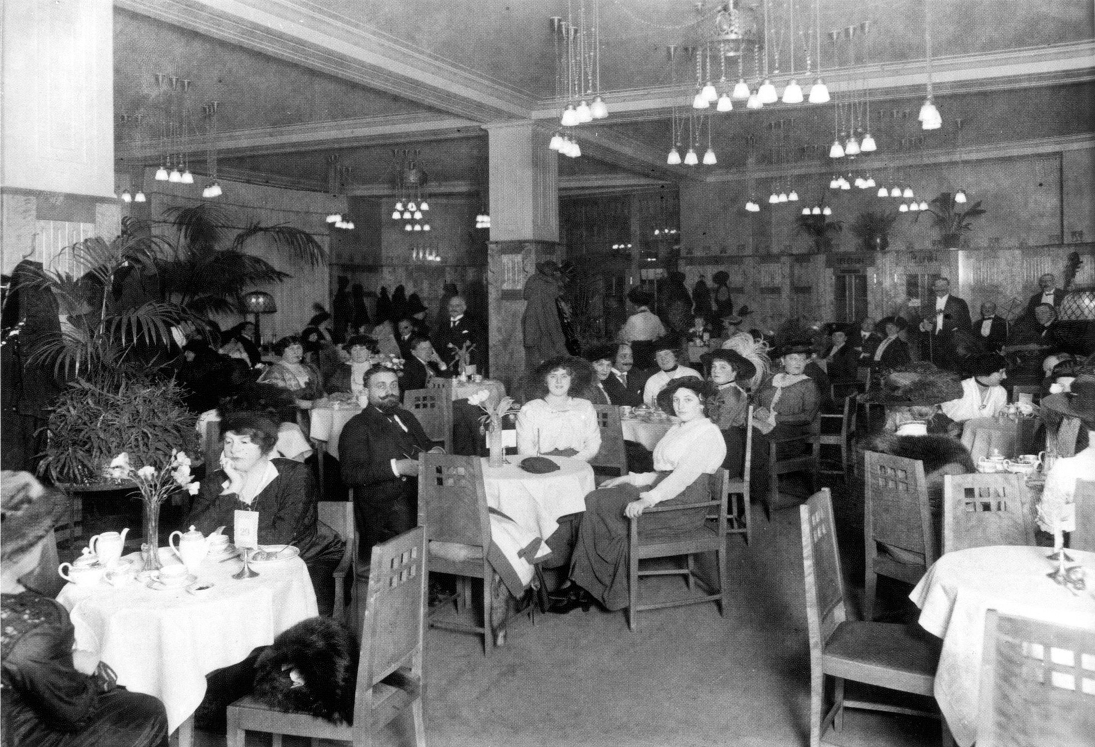 The Tea Room of KaDeWe in 1907. No body sits down this much in 2015, I don't think. 
