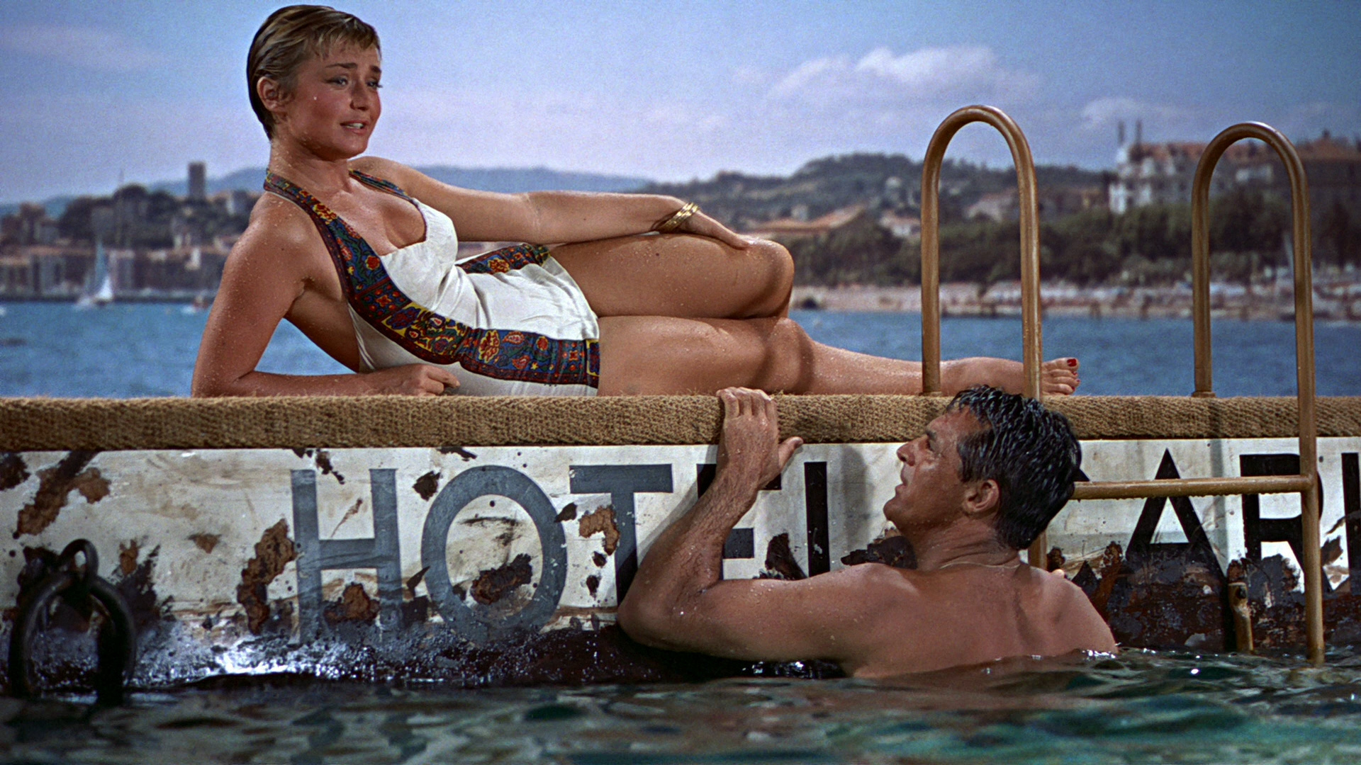 Excellent location for hotel thievery: the Hotel Carlton in the French Riviera. (Image from To Catch a Thief ).