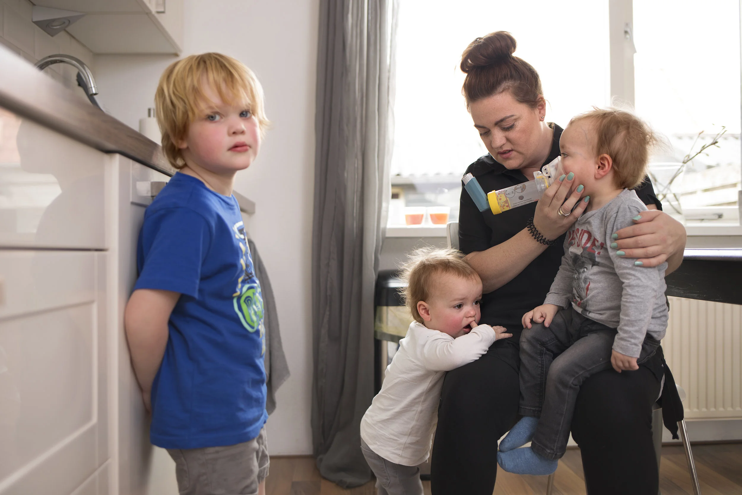 Ademloos, blad uitgegeven door het Longfonds, voor relaties en vrijwilligers. Ik portretteerde een moeder met twee kinderen met astma en een oude dame met COPD.