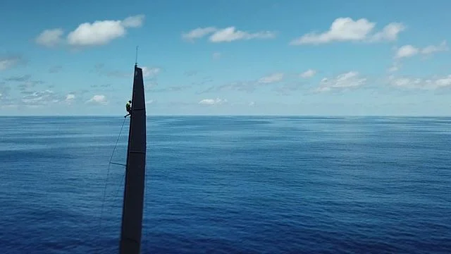 The journey itself is the point.
@prospectorsailing @newenglandropes @kingspokecustom •
#transpacific #offshoresailing #dji #equator #ocean