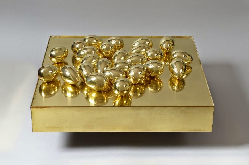 25 Eggs on a Platform , 1970 (© Private collection) 