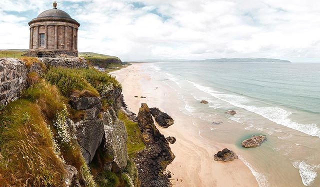 The Mussenden Temple hanging over the stunning Causeway Coastline in Northern Ireland. Beautiful part of the world that I&rsquo;ll be excited to return to at some point in the future 😍
.
.
.
#discoverni #derry #mussendentemple #nationaltrustni #caus