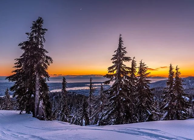 Looking down towards Vancouver from the top of Mt.Seymour after a day of skiing. Wind chill was pretty severe on the lifts but some fresh snow and beautiful views made it a great day back on the slopes 👌🏻😊
.
.
.
#mtseymour #sunset #hellobc #vancou