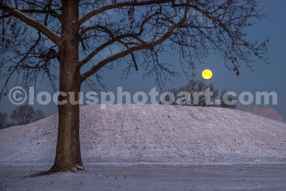 J21_Mounds_Moonset_2021_4087.jpg