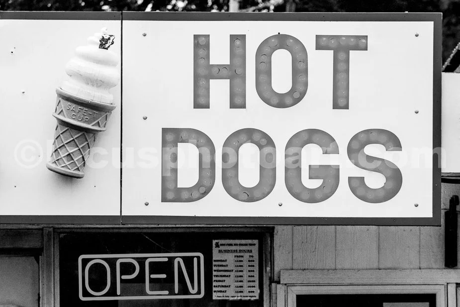 J21_Mrs_Curl_s_Hot_Dogs_3096_BW.jpg