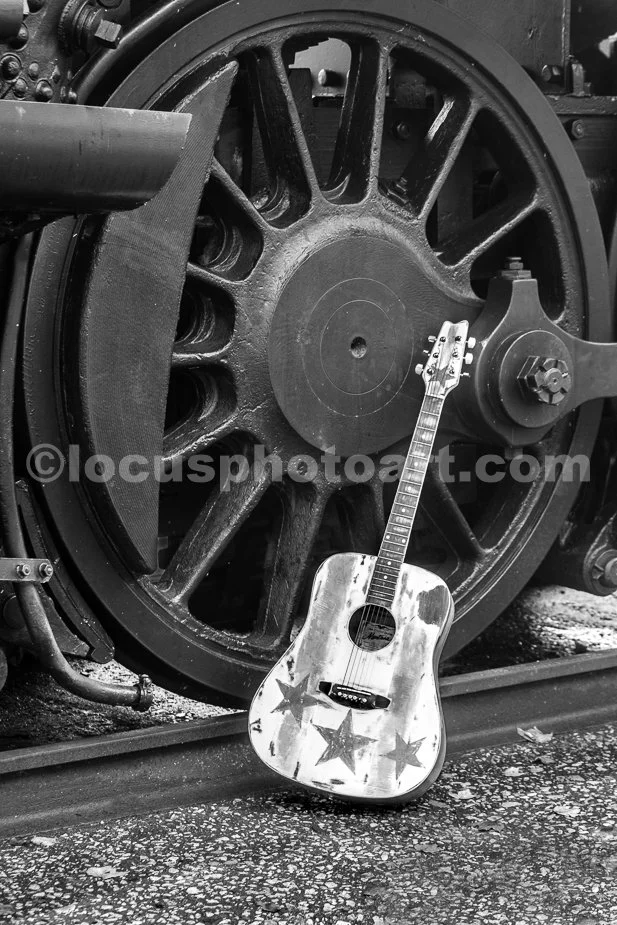 J23_Six_Strings_on_Two_Rails_2083_BW.jpg