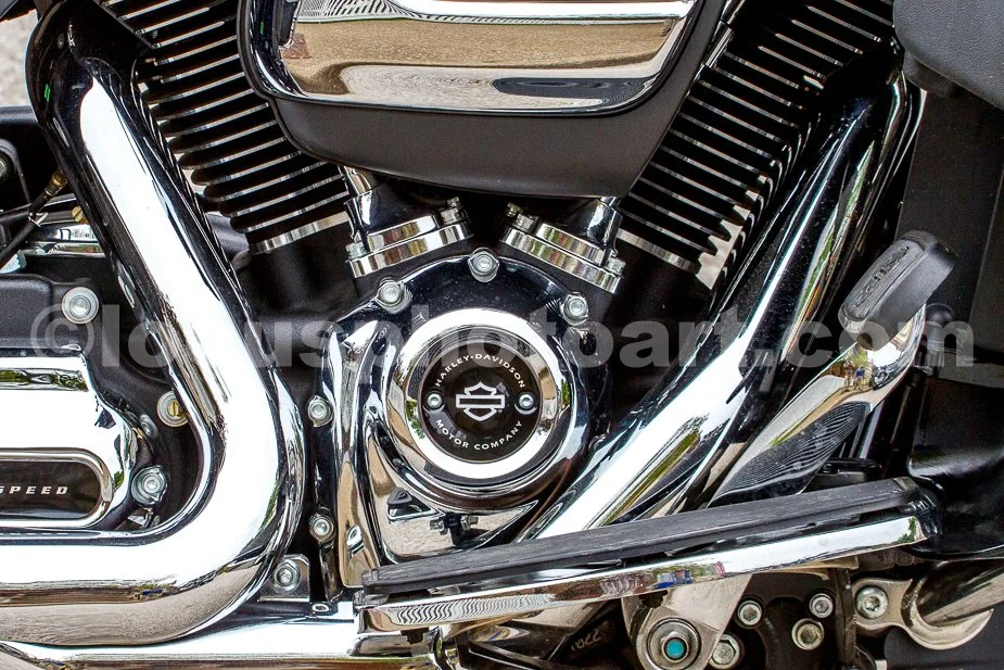 J21_Chrome_Harley_Motor_1358.jpg
