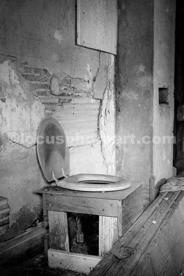 J20_Stone_House_Throne_6719_BW.jpg