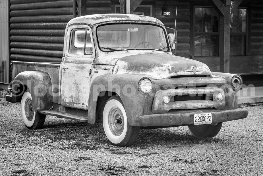 J23_Rusty_International_Pickup_3002_BW.jpg
