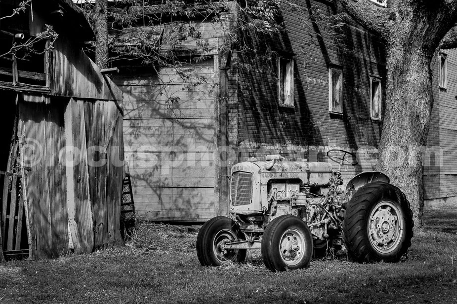 J23_Hong_Kong_Tractor_2211_BW.jpg