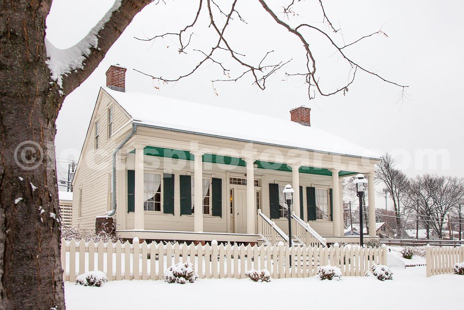 J18_November_Snow_at_the_Collins_House_4100.jpg