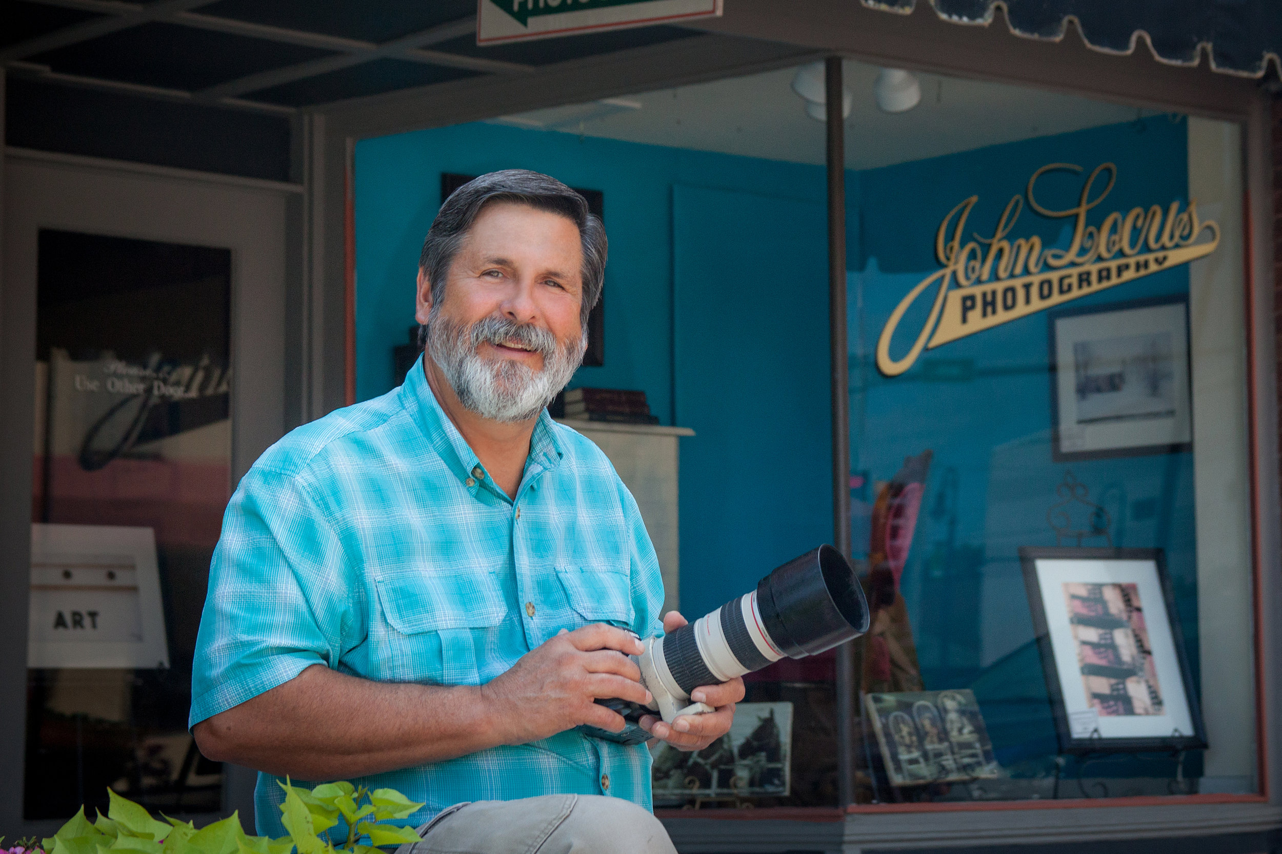 John, camera, studio 7299 ret.jpg