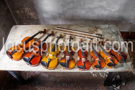 J19_Violins_on_the_Table_0231.jpg