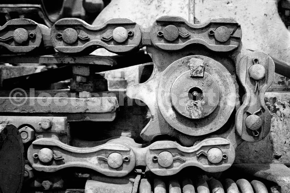 J15_Mining_Machine_Chain_Drive_2418_BW_RW.jpg