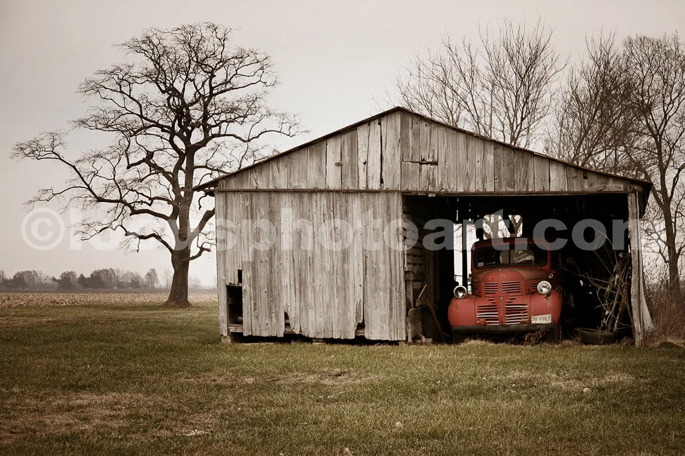 J14_Old_Truck_in_Shed_8175.jpg