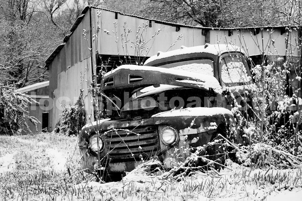 J14_Snow_Scene_Old_Truck_7300_BW.jpg