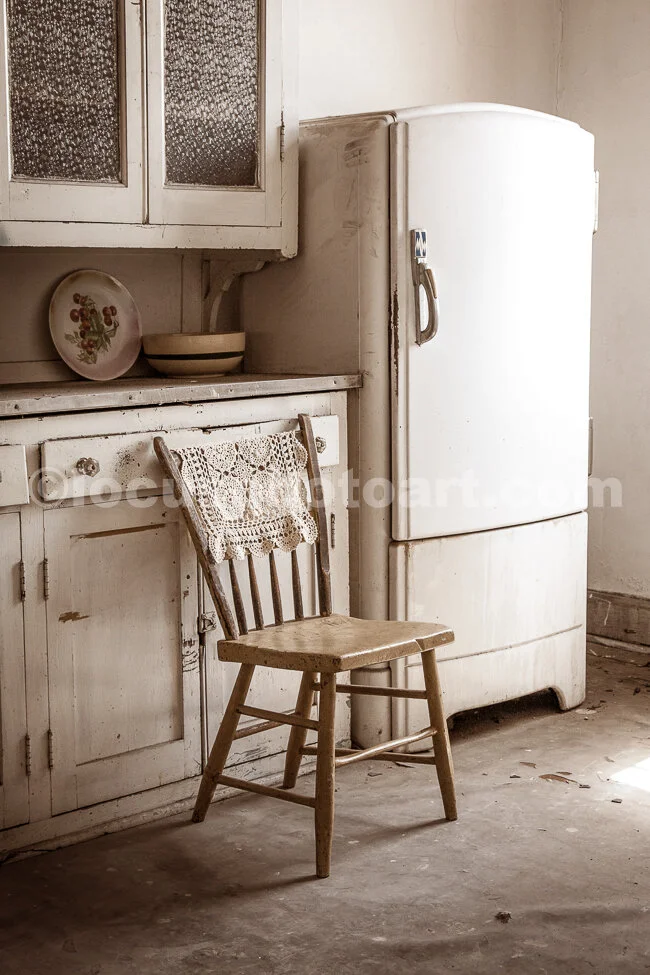 M17_Chair_in_a_Kitchen_8455_LSSepia.jpg