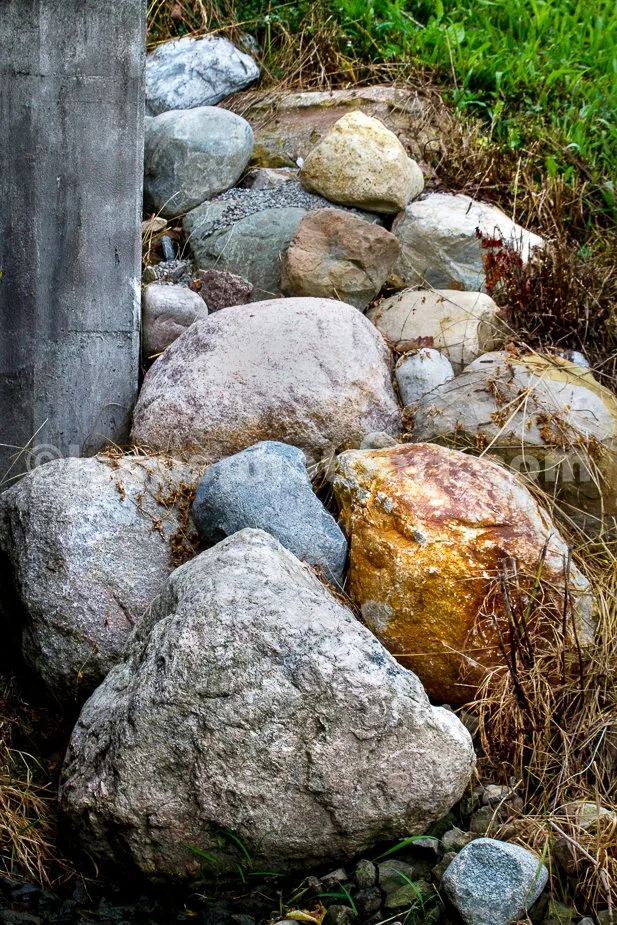 J21_Boulders_in_Pleasant_Creek_3106.jpg