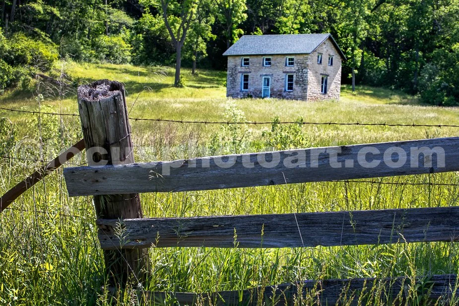 J24_Stone_House_on_the_Bluff_9392.jpg