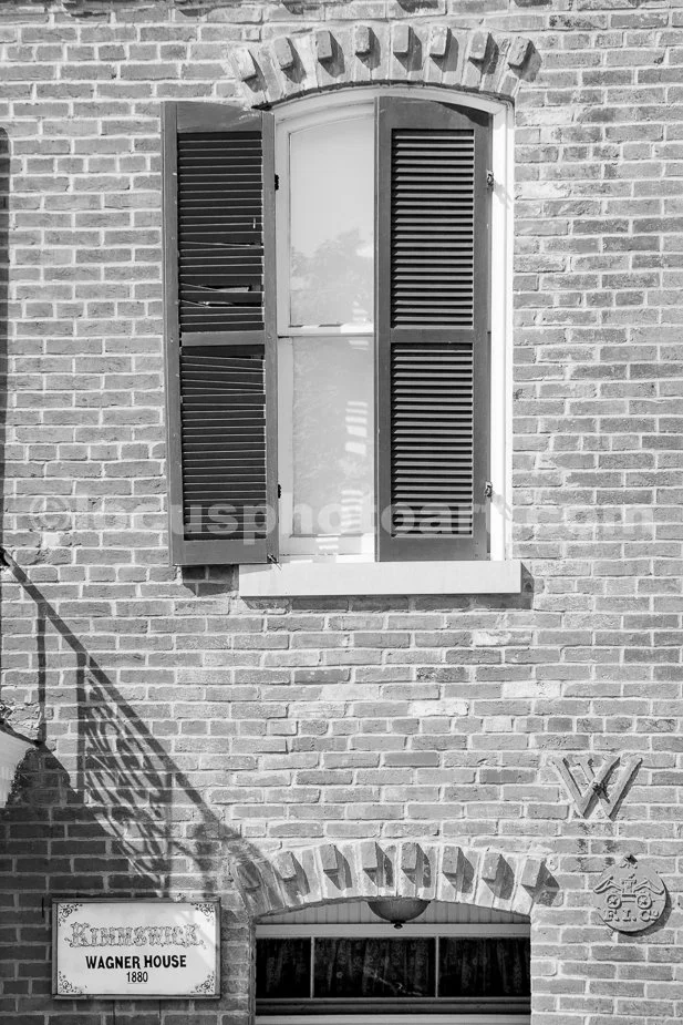 J16_Wagner_House_Window_2940_BW.jpg