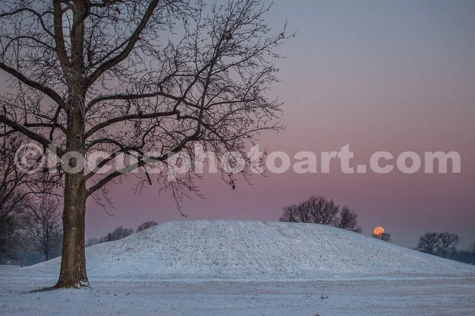 J21_January_Moonset_at_the_Mounds_4110.jpg