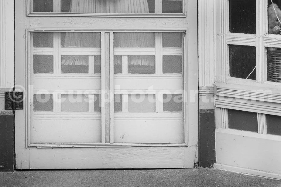 J19_Pink_Screen_Door_0082_BW.jpg