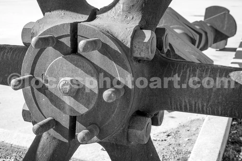J18_Rusty_Crankshaft_0622_BW.jpg
