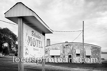 WEB Belvidere Motel on Route 66 2888 BW.jpg