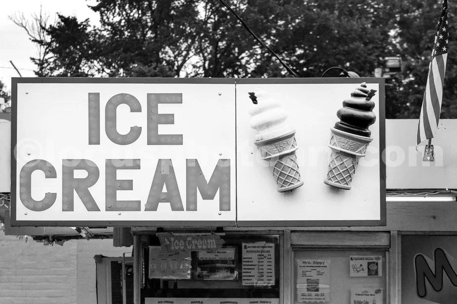 J21_Ice_Cream_at_Mrs_Curl_3089_BW.jpg
