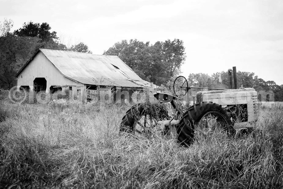 Tractor_Barn_1178_BW.jpg