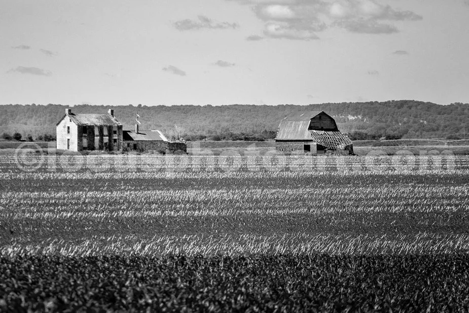 J24_Stone_House_and_Barn_in_the_Bottoms_9377_BW.jpg