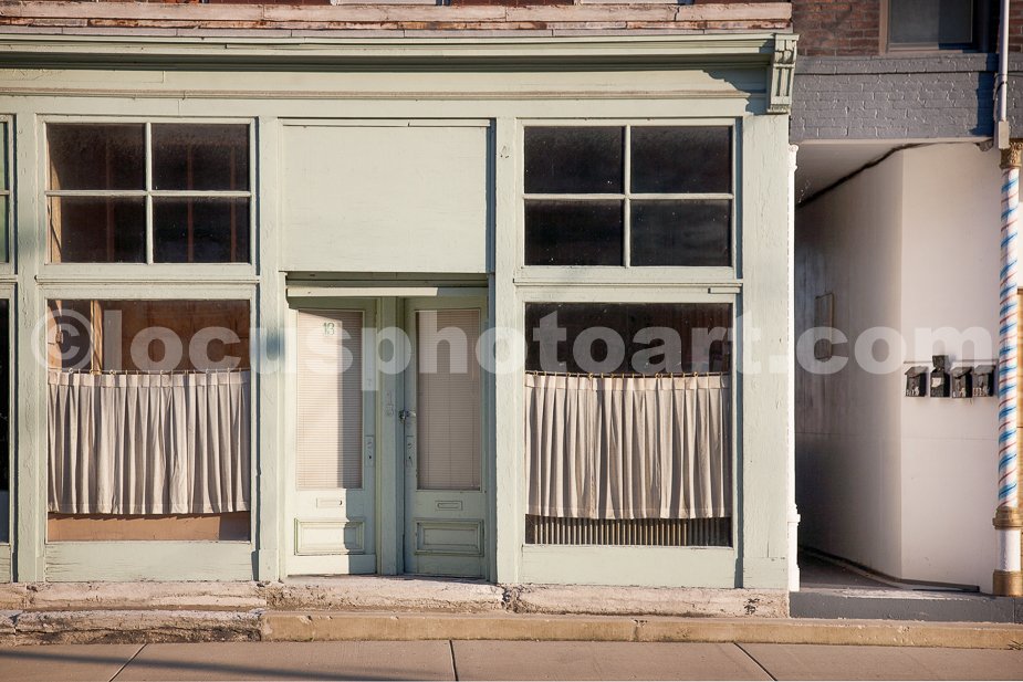 Storefront_on_Broadway_1141.jpg