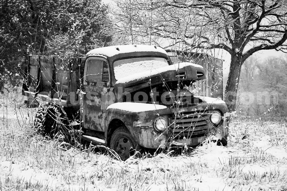 Snow_Scene_Old_Truck_7363_BW.jpg