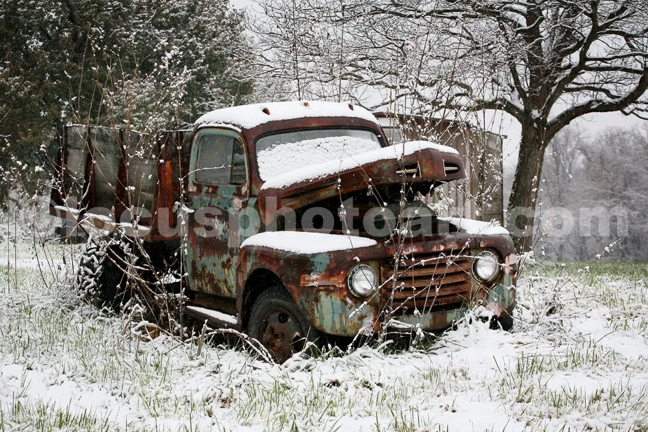 Snow_Scene_Old_Truck_7363.jpg
