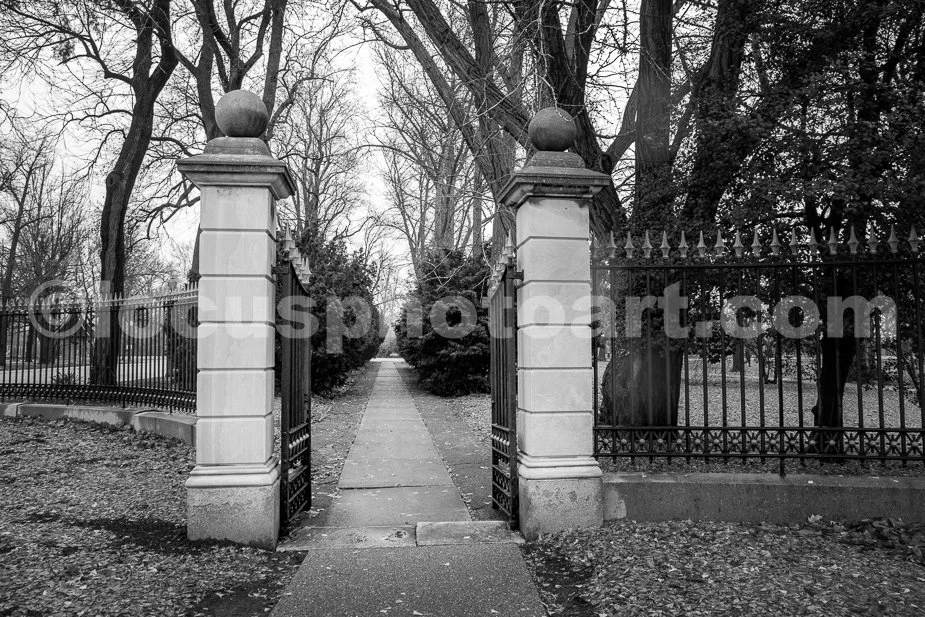 J24_Entrance_to_Tower_Grove_Park_3079_BW.jpg