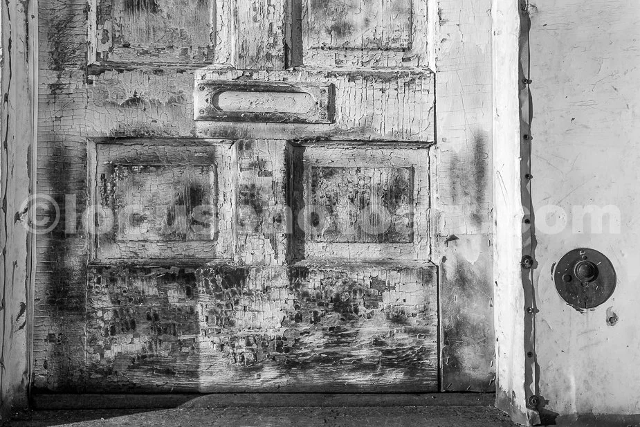 J18_Old_Door_with_Mail_Slot_0518_BW.jpg