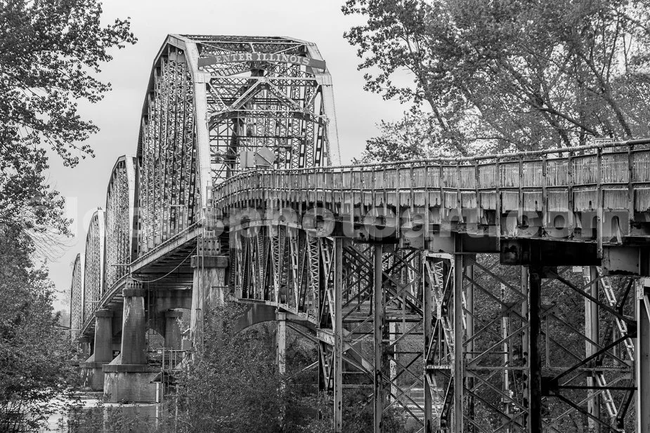 J19_Bridge_to_Illinois_0124_BW.jpg