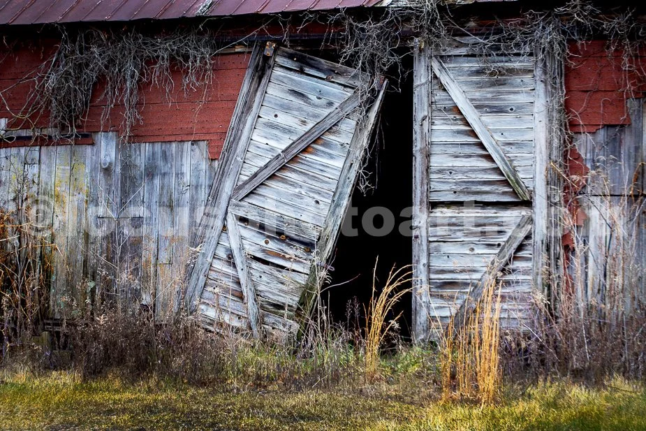 J23_Rural_Indiana_Barn_Doors_6108.jpg