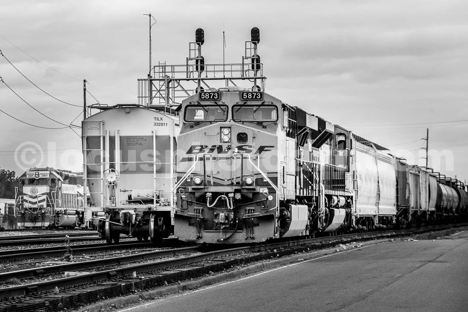 J23_Moving_Freight_5441_BW.jpg