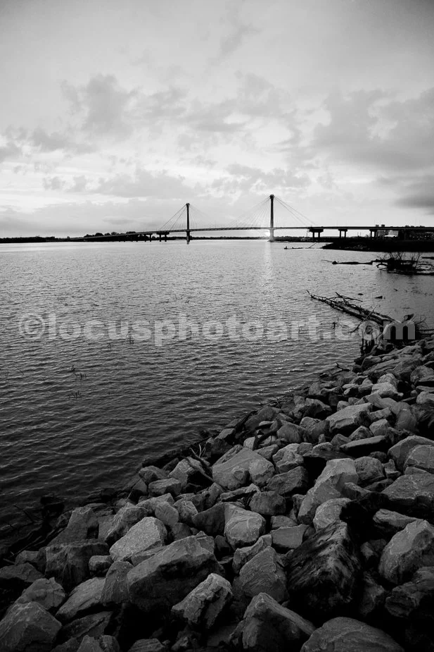 Clark_Bridge_Sunset_on_the_Rocks_9499_BW.jpg